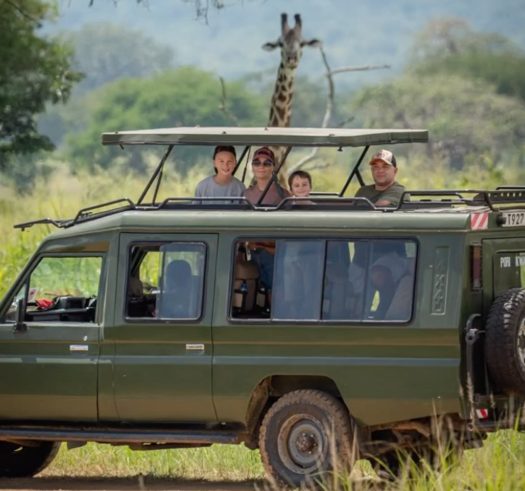 Private 4x4 Land Cruiser with pop-up roof