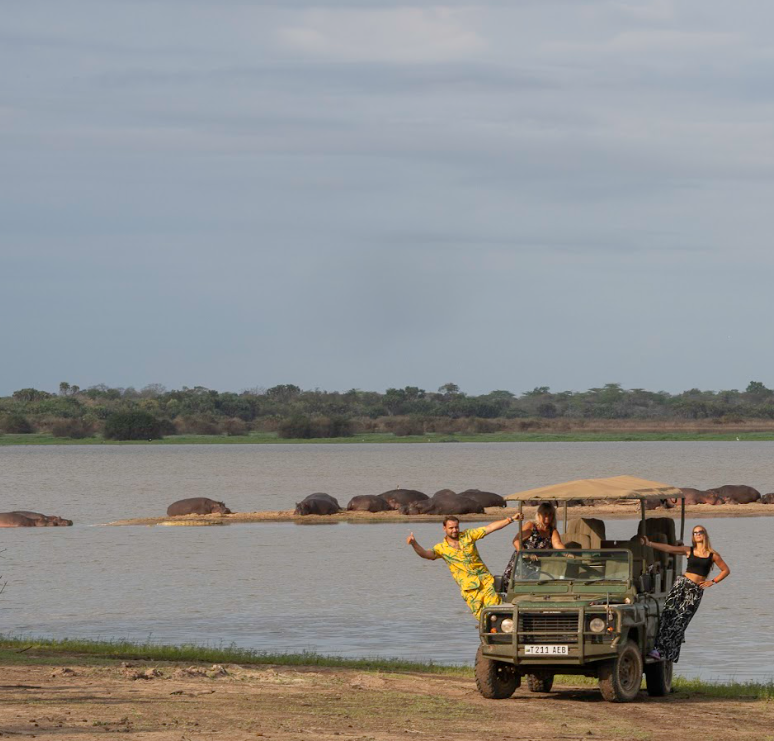 Game Drive & Boat Safari Inside The Park