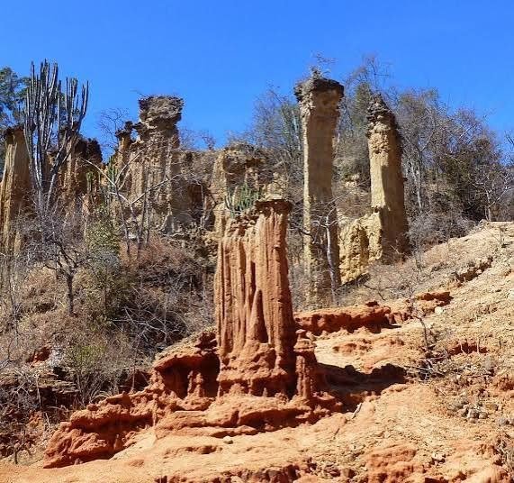 Isimila Stone Age & Transfer to Camp Bastian