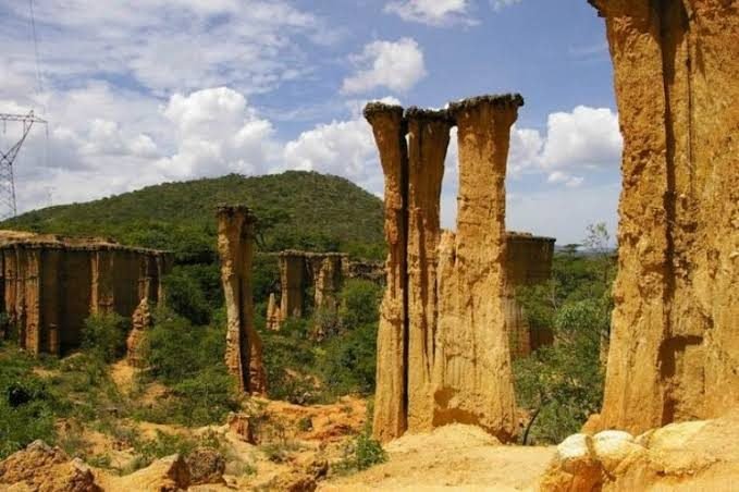 Isimila Stone Age & Transfer to Camp Bastian