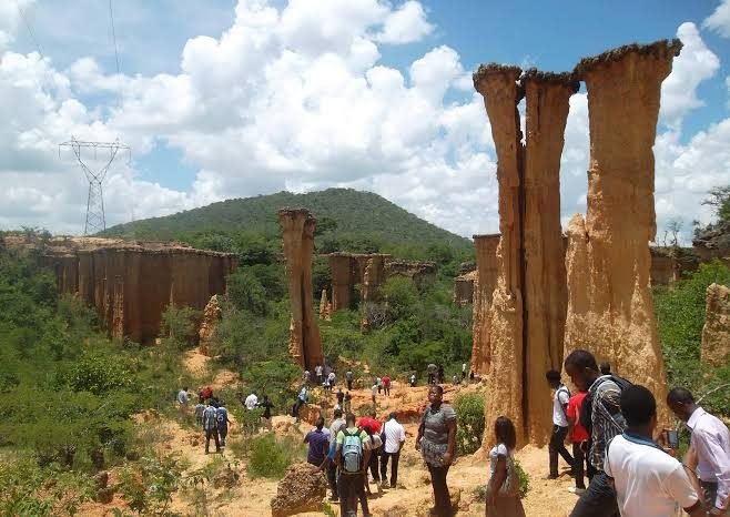 Isimila Stone Age & Transfer to Camp Bastian